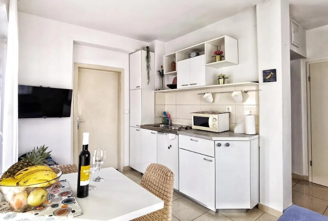 Apartment Monika - Free Parking Kastela