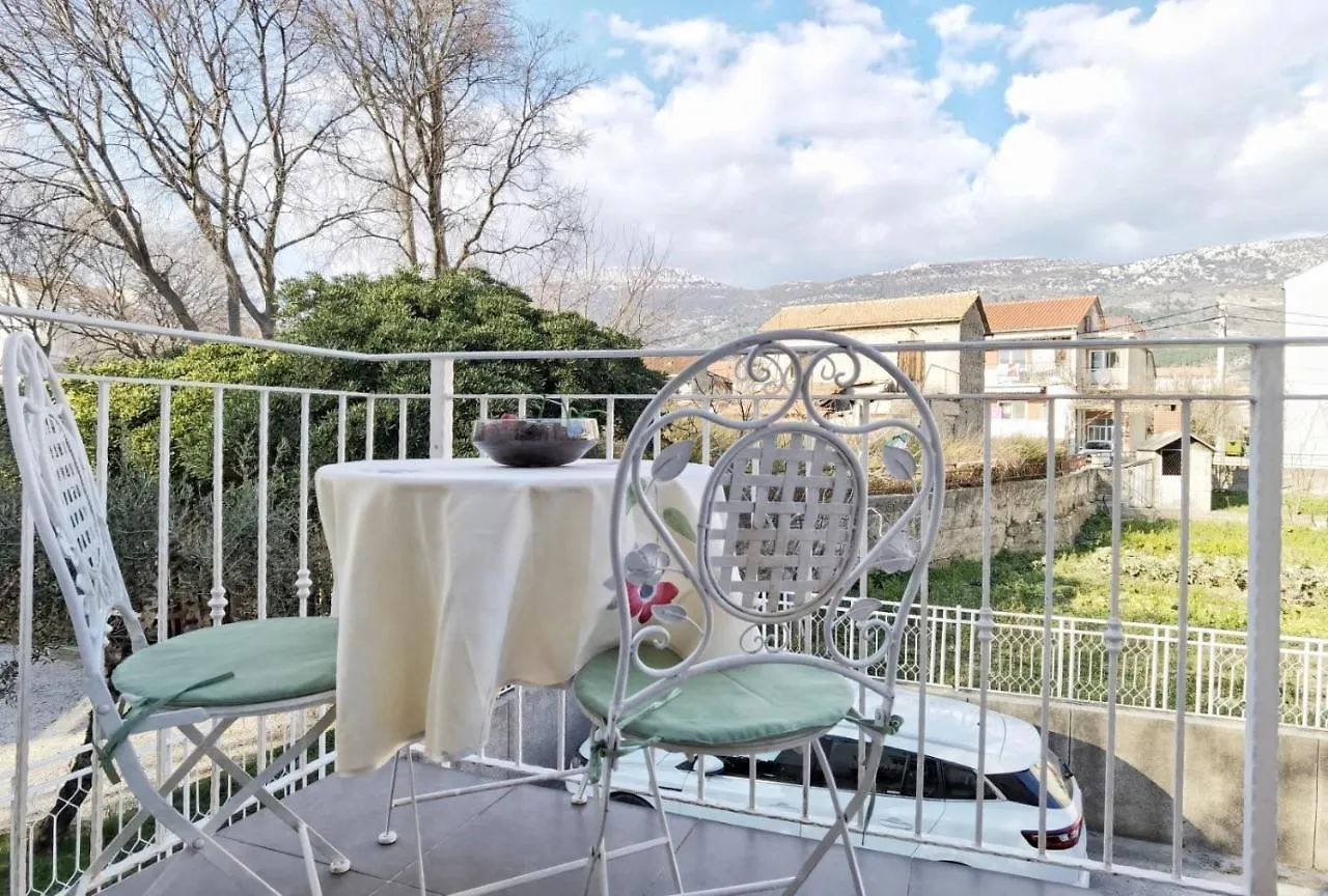 Apartment Monika - Free Parking Kastela